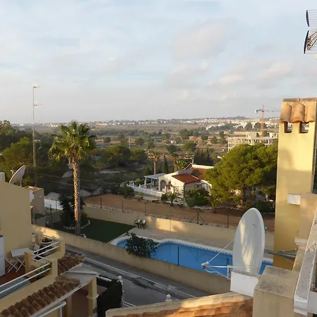 Near With Pool 3 Bedrooms Villa Torrevieja