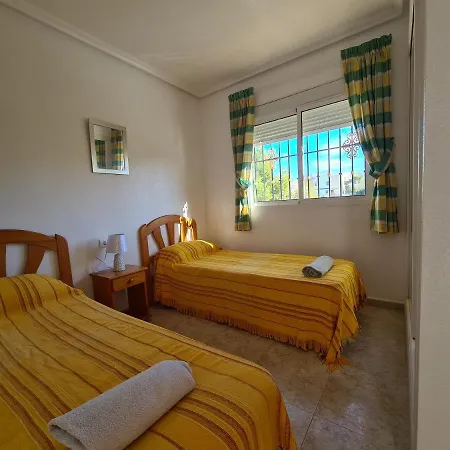 Near With Pool 3 Bedrooms Villa Torrevieja
