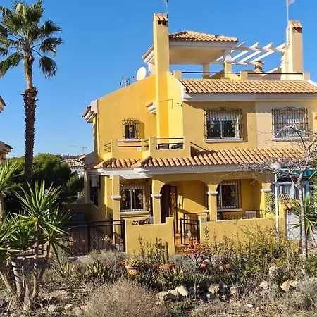 Villa Near With Pool 3 Bedrooms